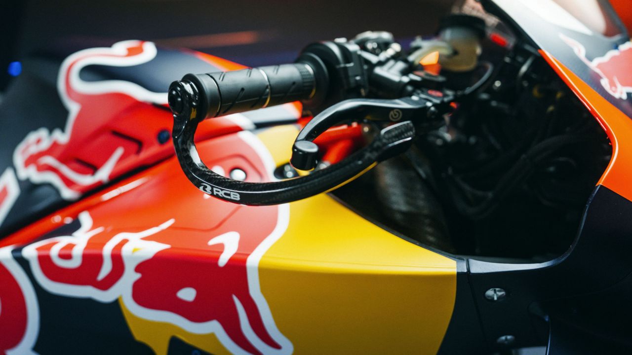BASTIANINI & VIÑALES TO BRING FIERCE MOTOGP™ SPEED AS TECH3 PIVOT TO RED BULL KTM ORANGE FOR 2025