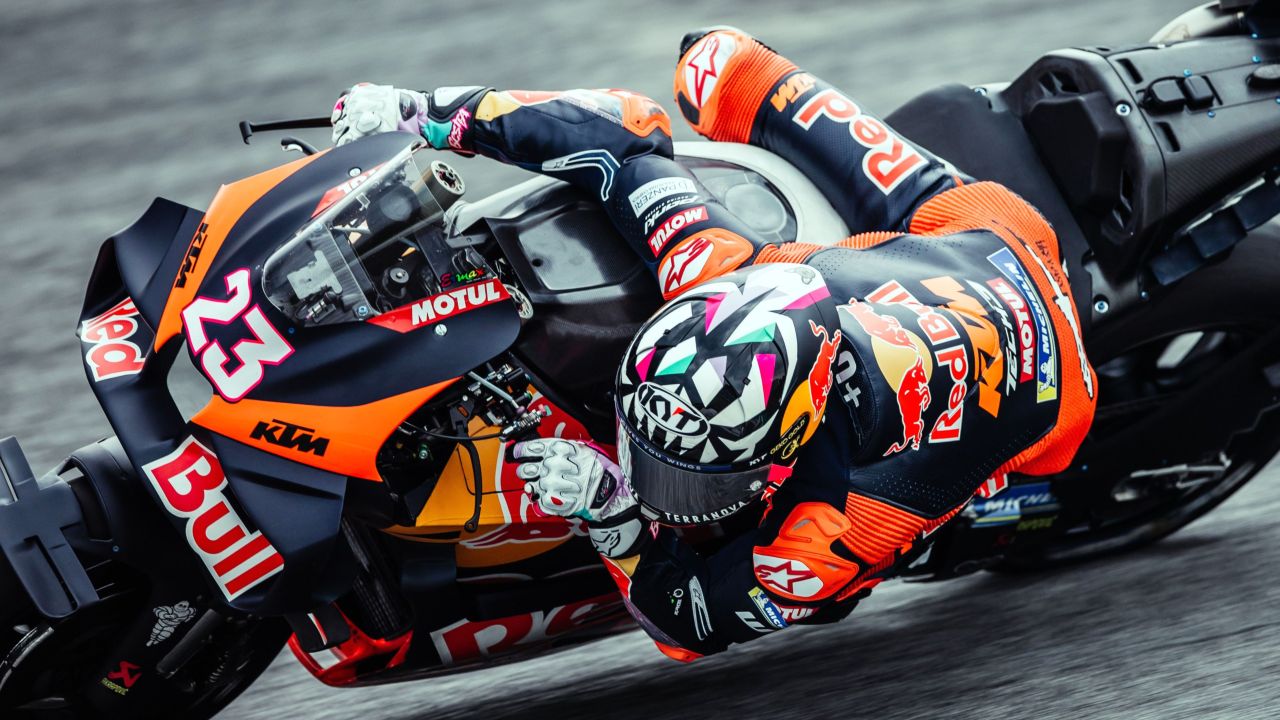 THE HARD WORK CONTINUES FOR RED BULL KTM TECH3 ON HOT DAY 2 OF MALAYSIA MOTOGP™ TEST